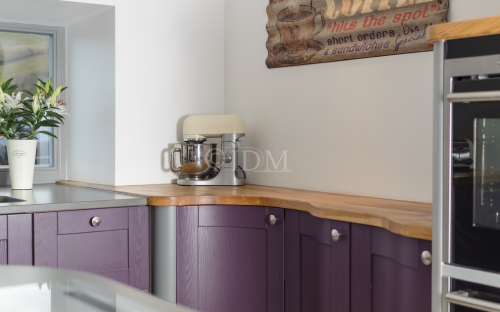 Shaker 95 – Ash – Painted Aubergine with V Groove Joints, Concave Curved Base Unit with S Shaped Doors